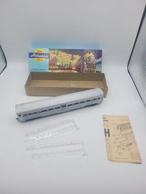 Athearn 1819  HO Scale Amtrak 5221 Streamline Coach Passenger Car Model Train